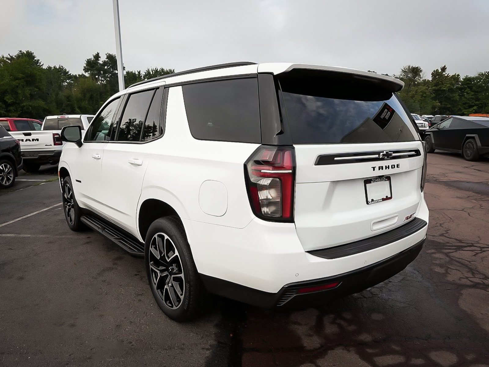 Used 2023 Chevrolet Tahoe RST w/ Luxury Package AWD/4WD image 3