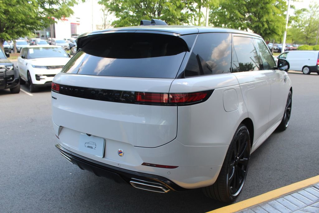 New 2026 Land Rover Range Rover Sport Dynamic SE image 2
