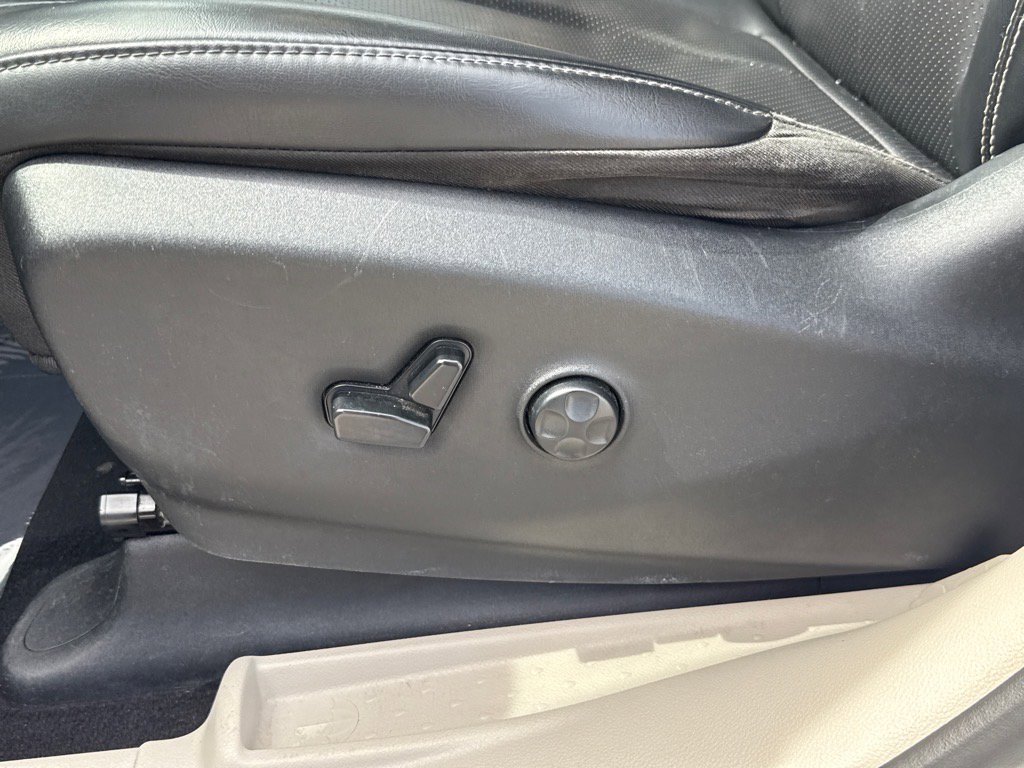 Used 2020 Chrysler Voyager Lxi image 14