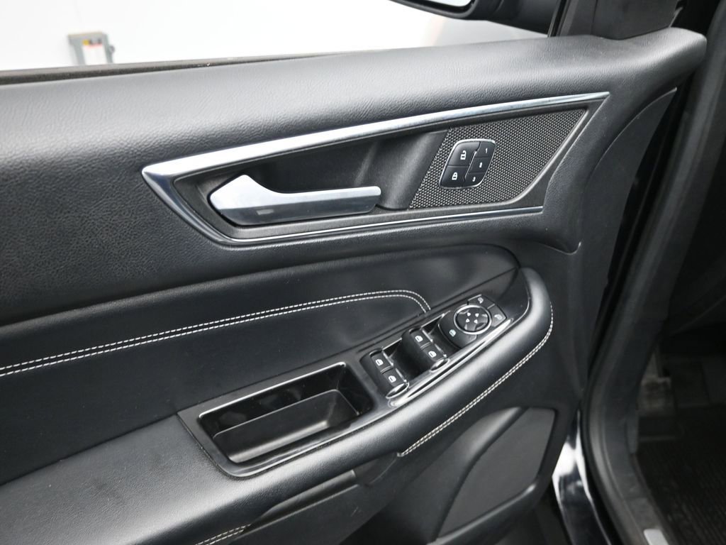 Used 2016 Ford Edge Titanium w/ Equipment Group 301A image 13