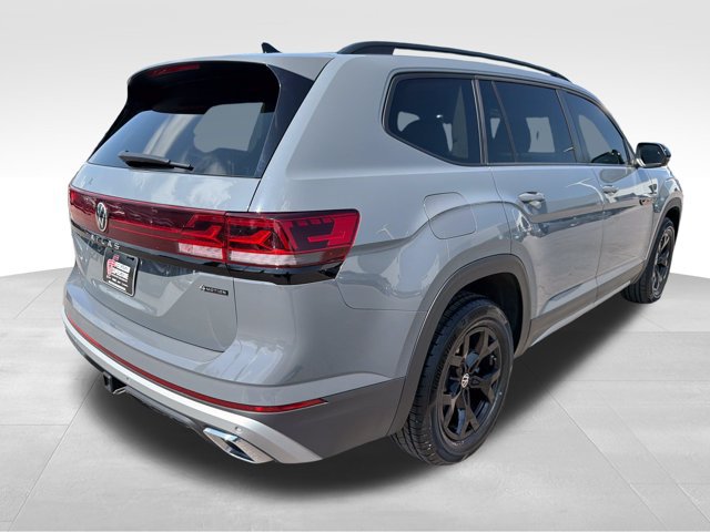 Used 2024 Volkswagen Atlas Peak Edition SE AWD/4WD image 7