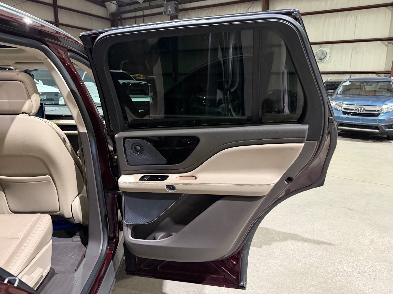 Used 2020 Lincoln Aviator Reserve w/ Equipment Group 201A AWD/4WD image 20