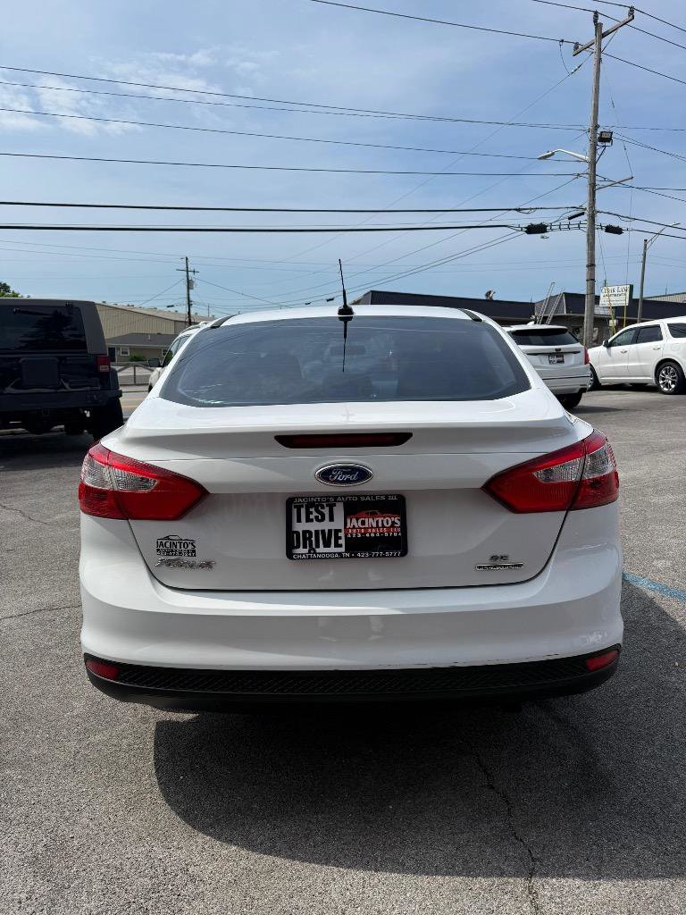 Used 2013 Ford Focus SE w/ SE Winter Pkg FWD image 4