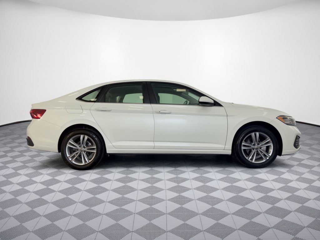 Used 2024 Volkswagen Jetta SE w/ Panoramic Sunroof Package FWD image 8