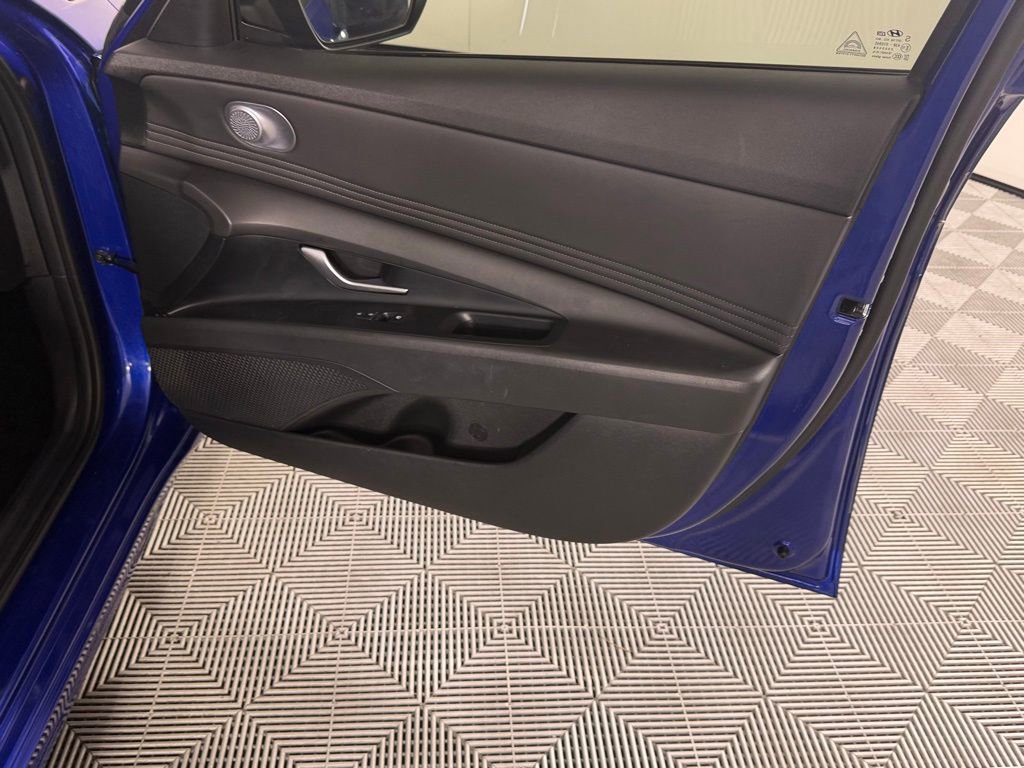 Used 2023 Hyundai Elantra SEL w/ Convenience Package image 31