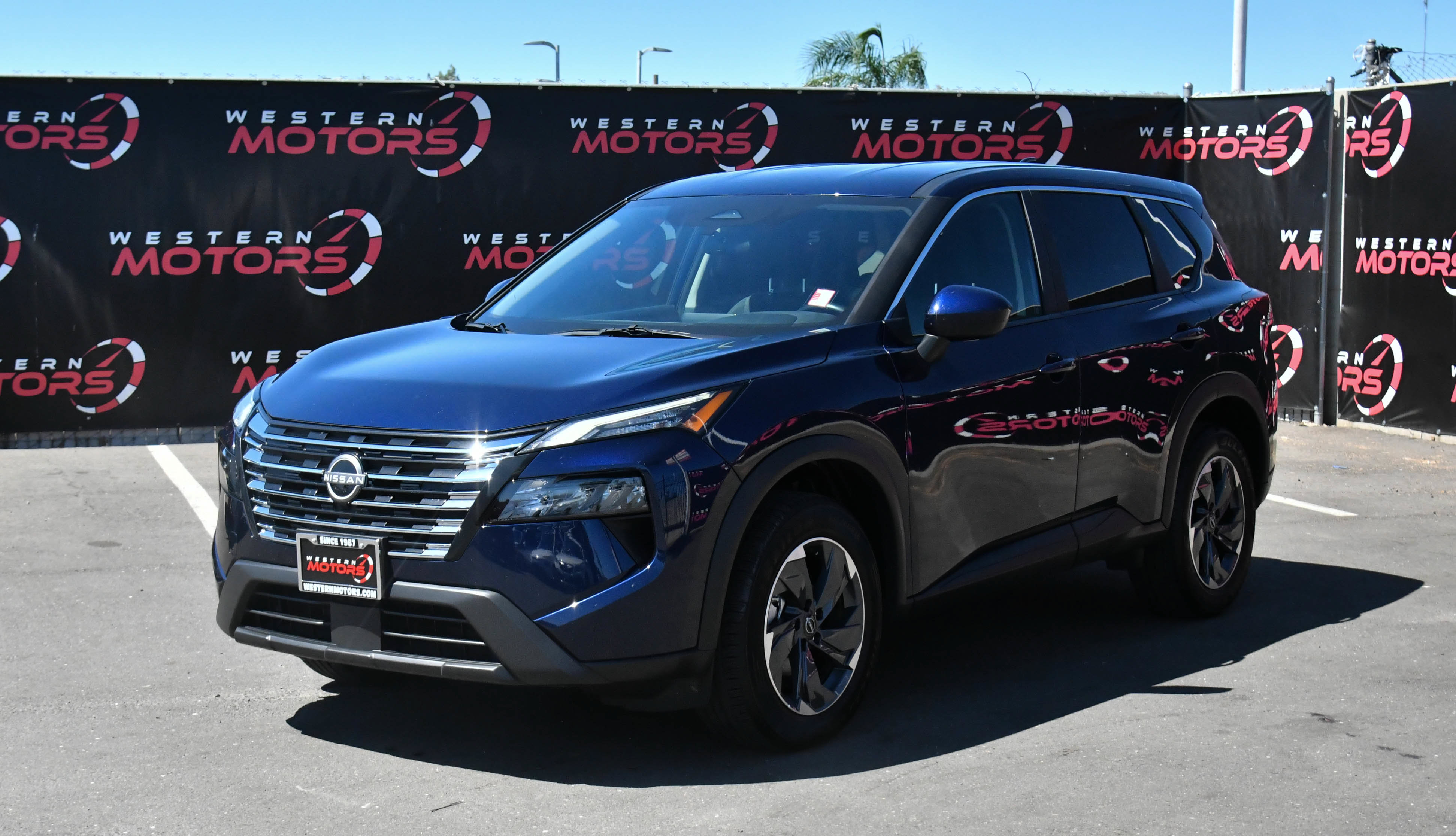 Used 2025 Nissan Rogue SV FWD image 3