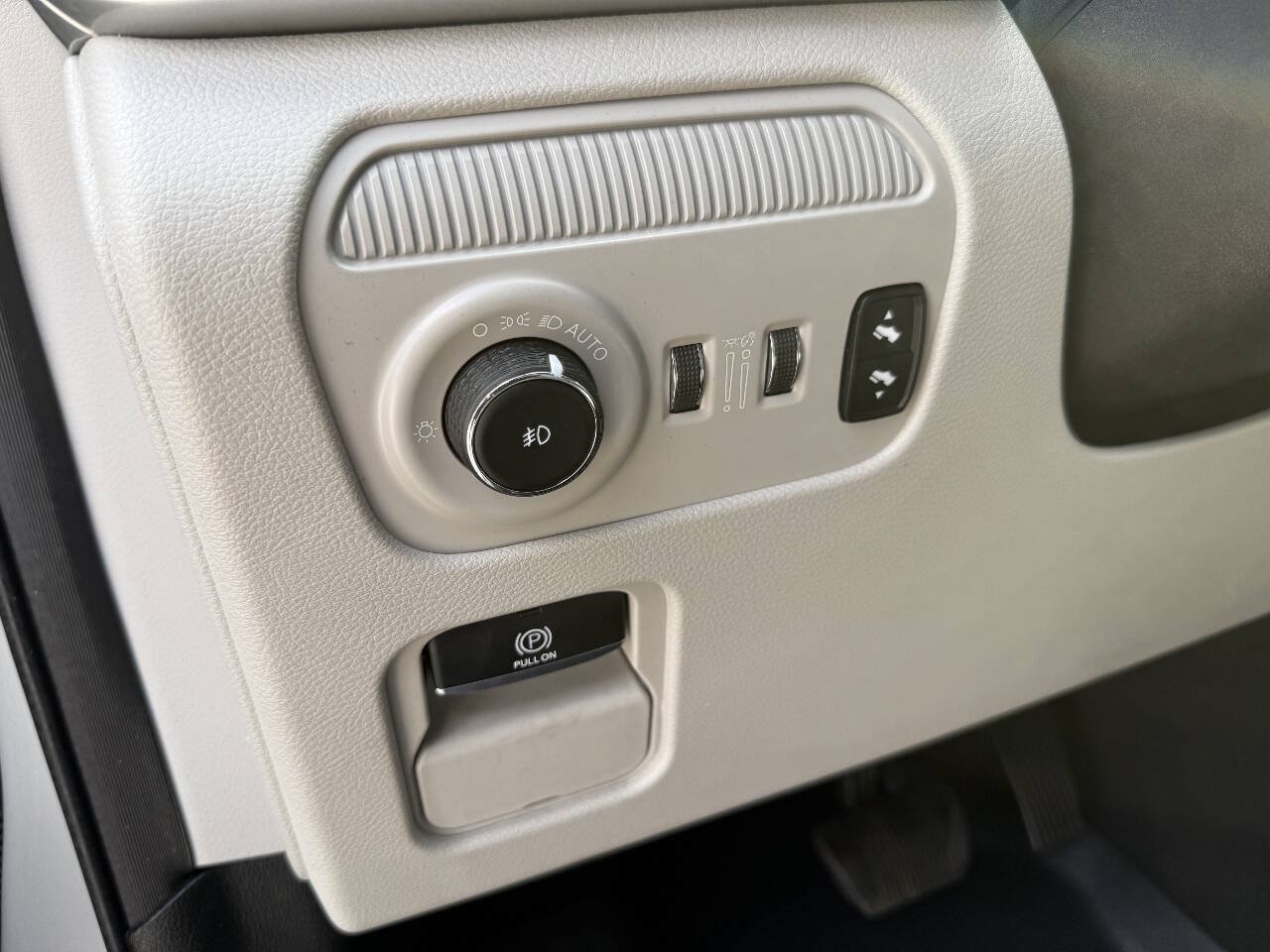 Used 2022 Jeep Wagoneer Series II AWD/4WD image 13