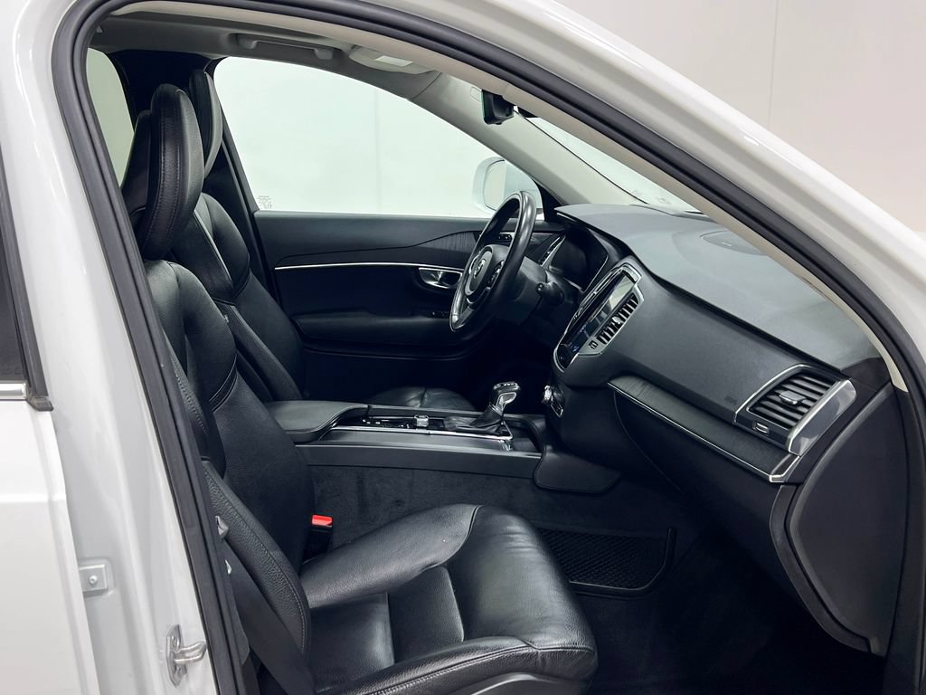 Used 2020 Volvo XC90 T6 Momentum AWD/4WD image 38