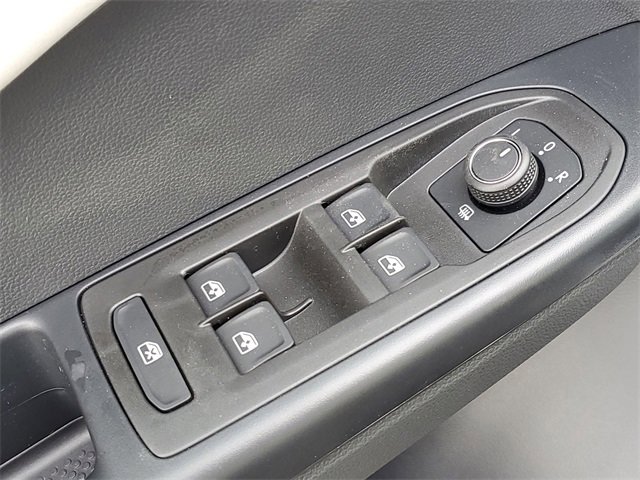 New 2026 Volkswagen Taos SE image 19