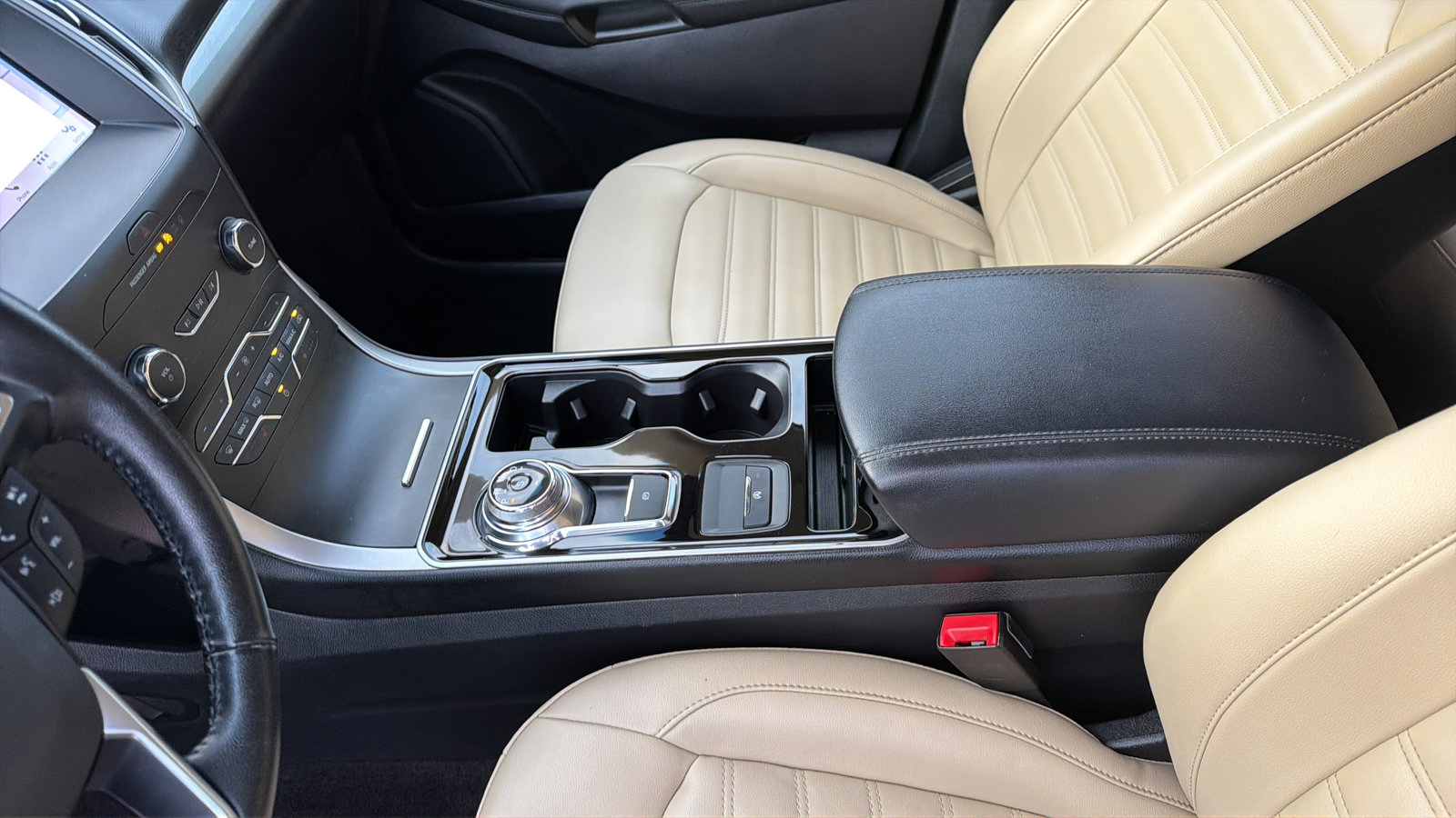 Used 2019 Ford Edge SEL w/ Equipment Group 201A FWD image 20