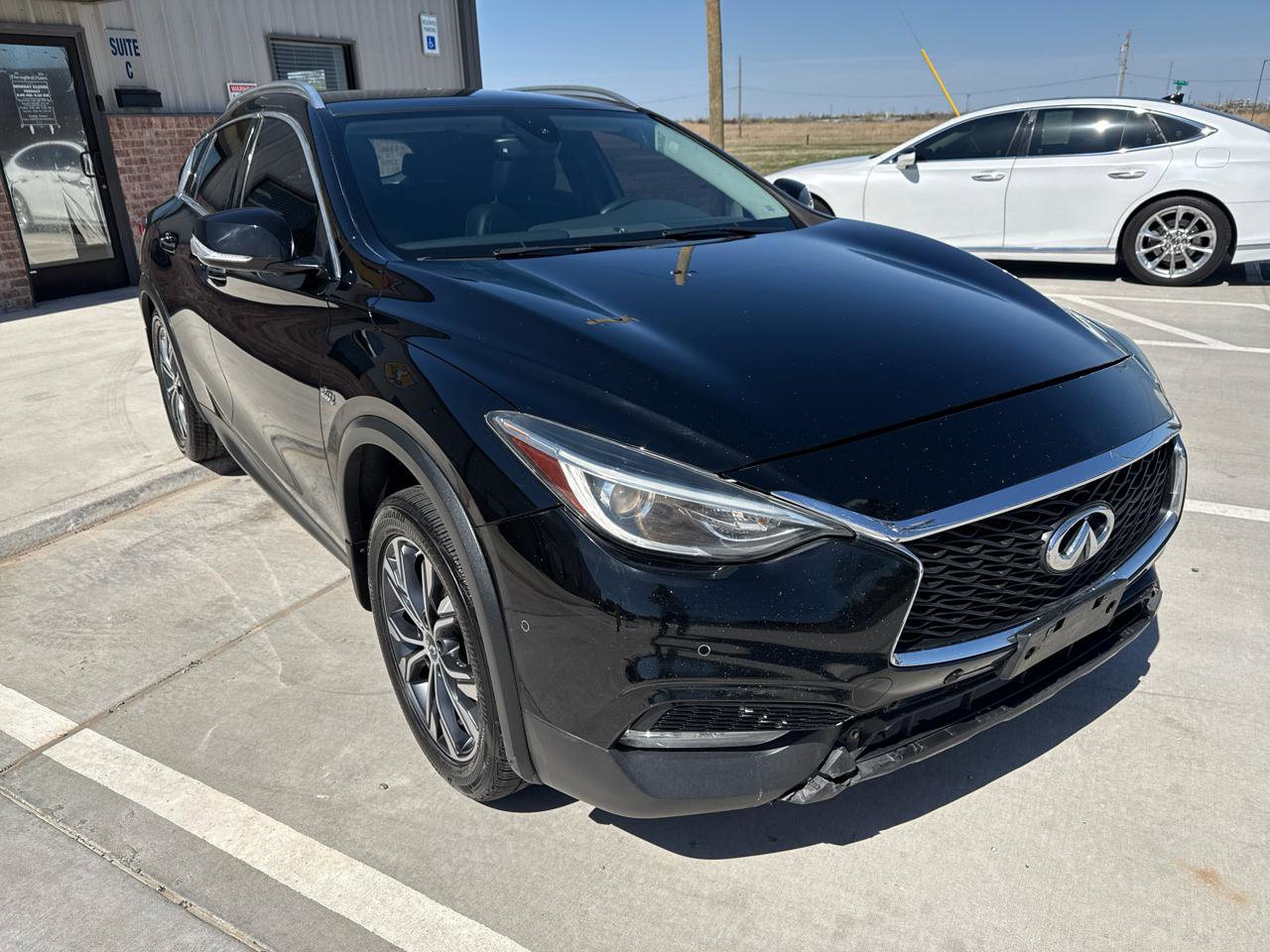 Used 2017 INFINITI QX30 Premium w/ Navigation Package image 6