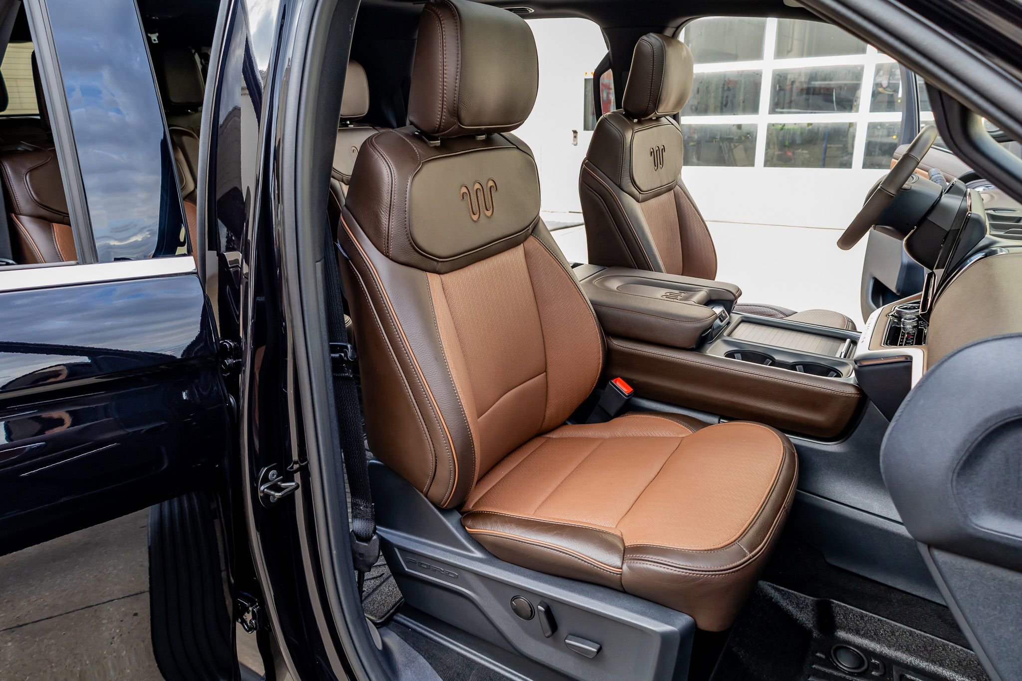 Used 2025 Ford Expedition Max King Ranch image 31