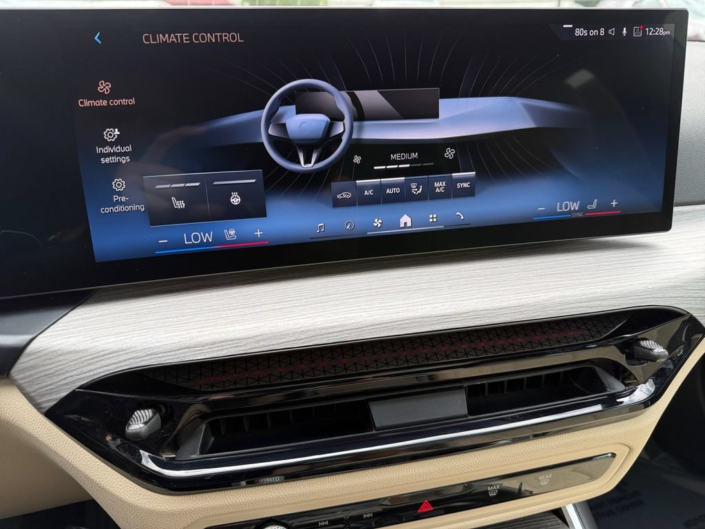 Certified 2026 BMW 330i xDrive Sedan AWD/4WD image 24