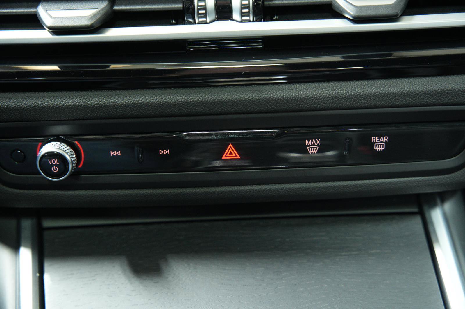 Used 2023 BMW 330e xDrive image 36