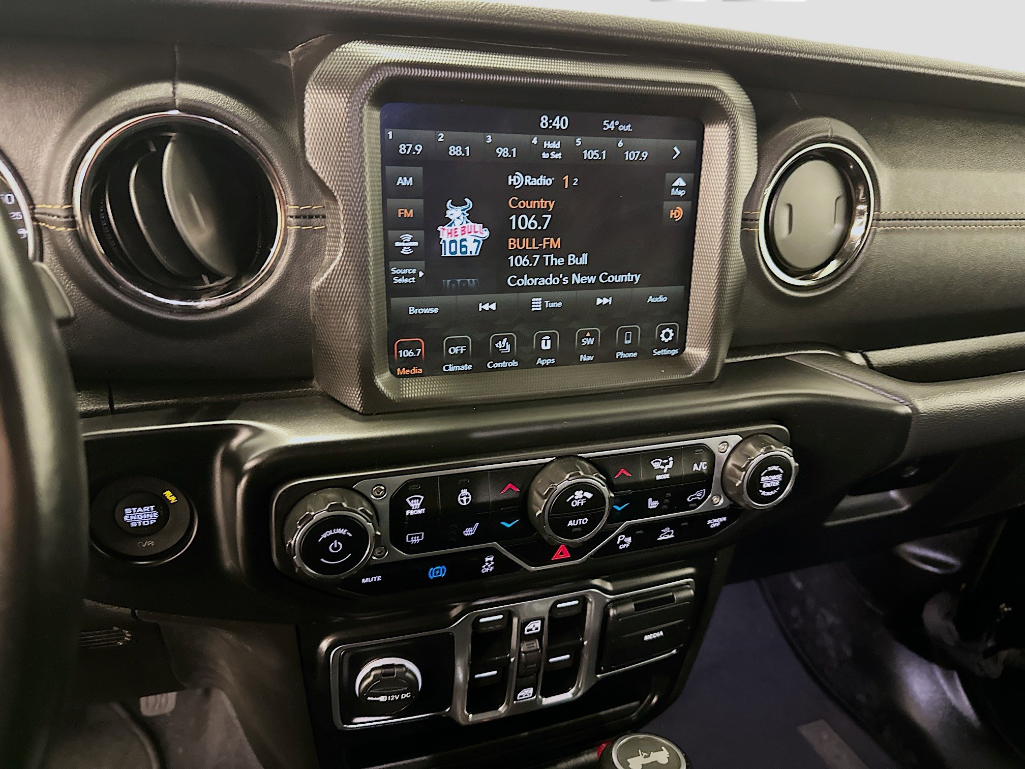 Used 2021 Jeep Wrangler Unlimited Sahara AWD/4WD image 26