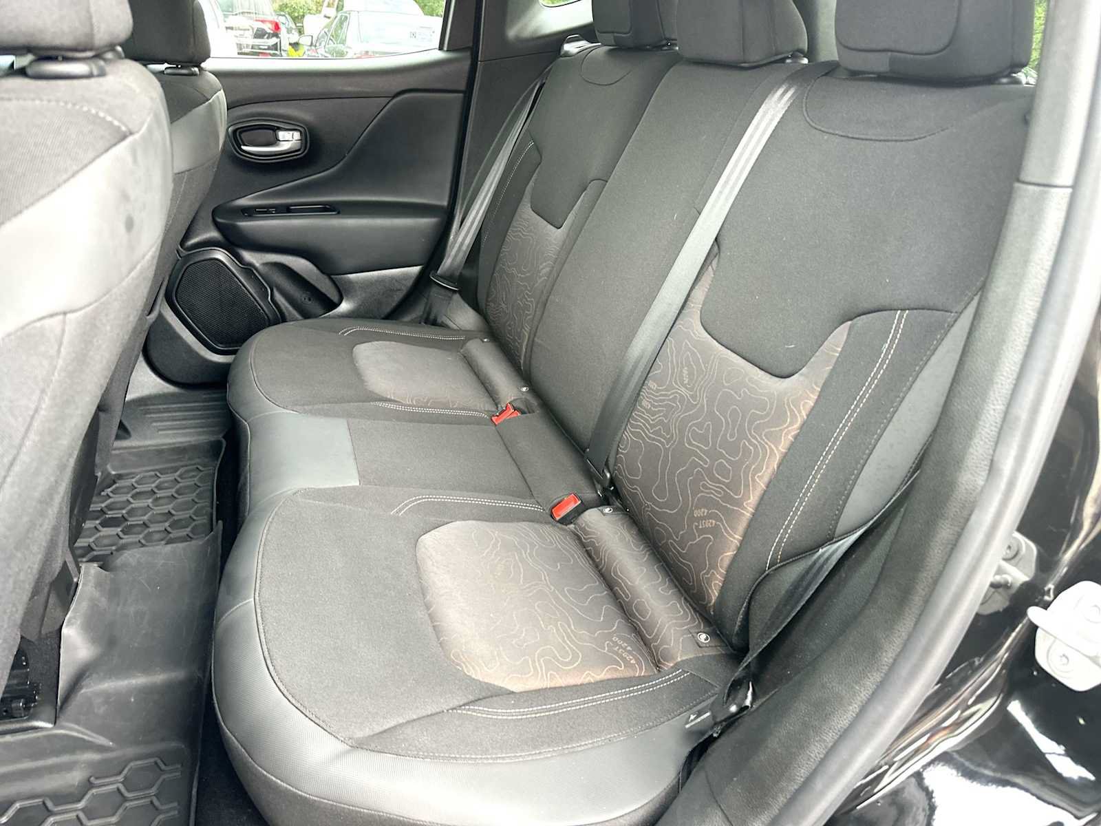 Used 2023 Jeep Renegade Latitude AWD/4WD image 23