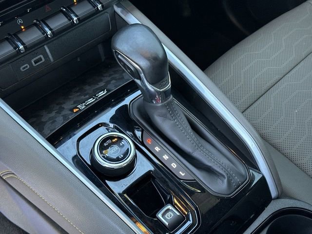 Used 2023 Chevrolet Colorado ZR2 w/ Desert Boss Special Edition image 18