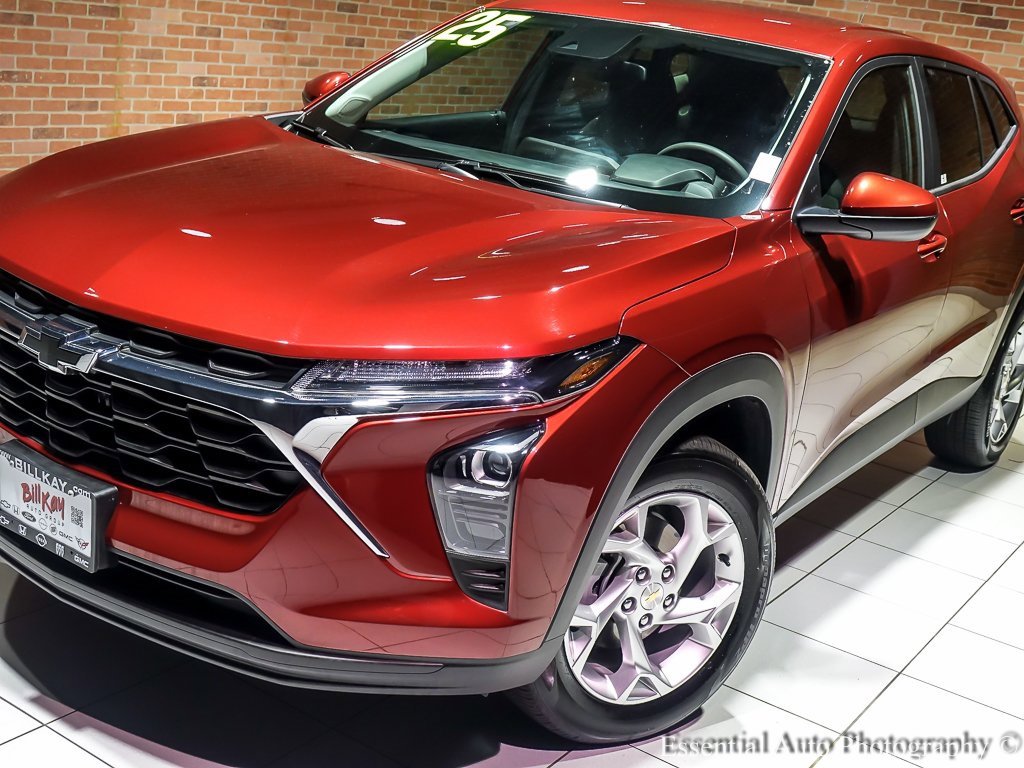 Used 2025 Chevrolet Trax LS w/ LS Convenience Package image 6