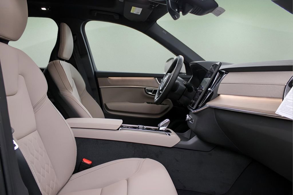 New 2026 Volvo XC90 B6 Core image 24