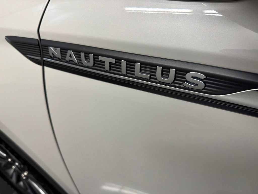Used 2023 Lincoln Nautilus FWD image 35