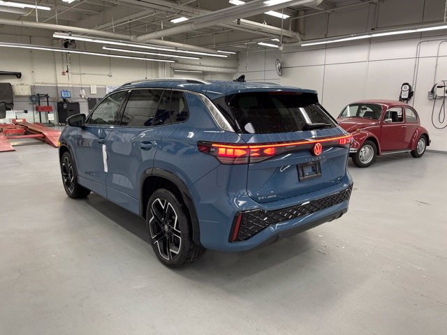 New 2026 Volkswagen Tiguan SEL R-Line AWD/4WD image 2
