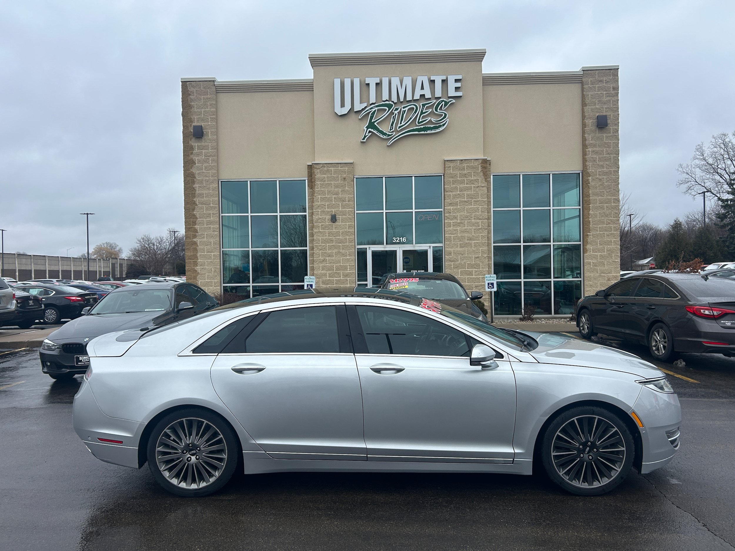 Used 2011 Lincoln MKX AWD w/ Sight & Sound Pkg image 1