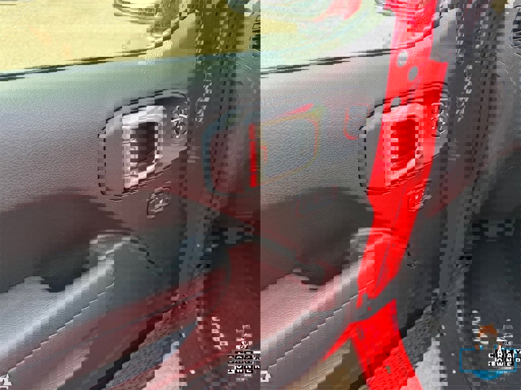 Used 2022 Jeep Wrangler Sport image 7