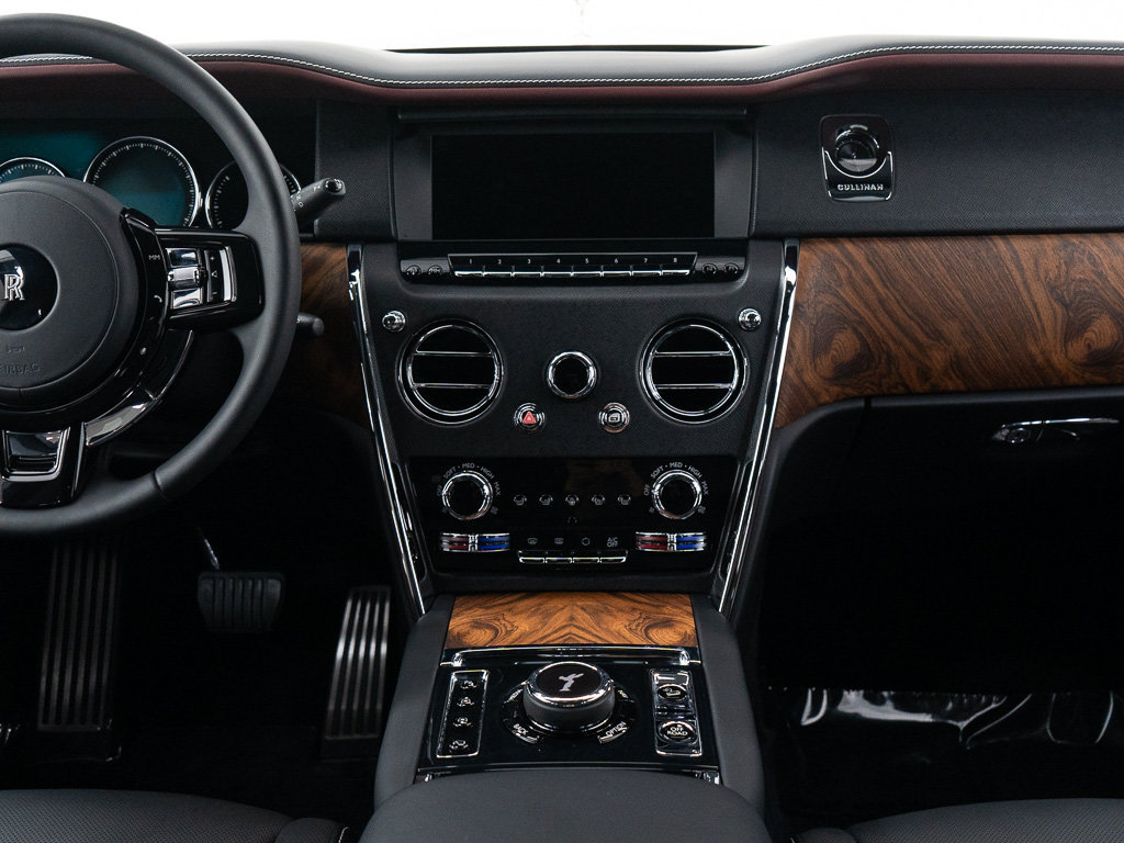 Certified 2023 Rolls-Royce Cullinan AWD/4WD image 37