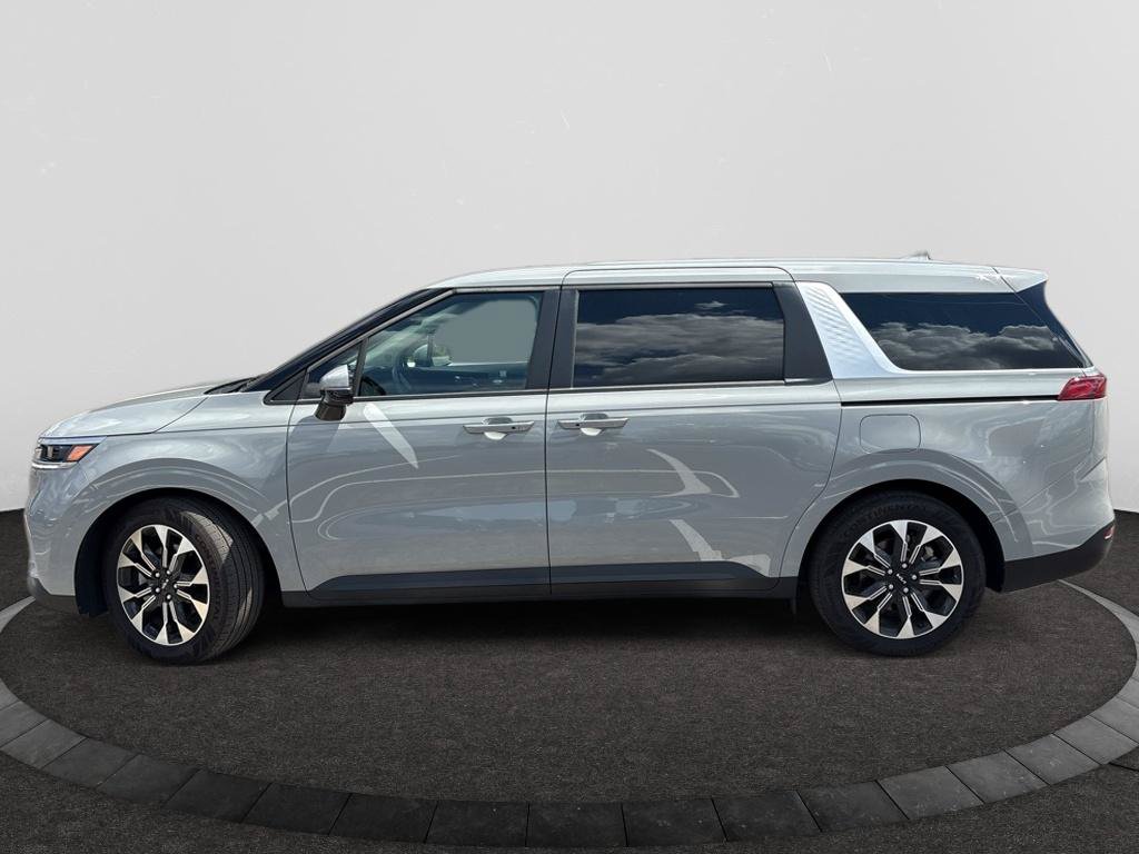 Used 2024 Kia Carnival EX FWD image 8