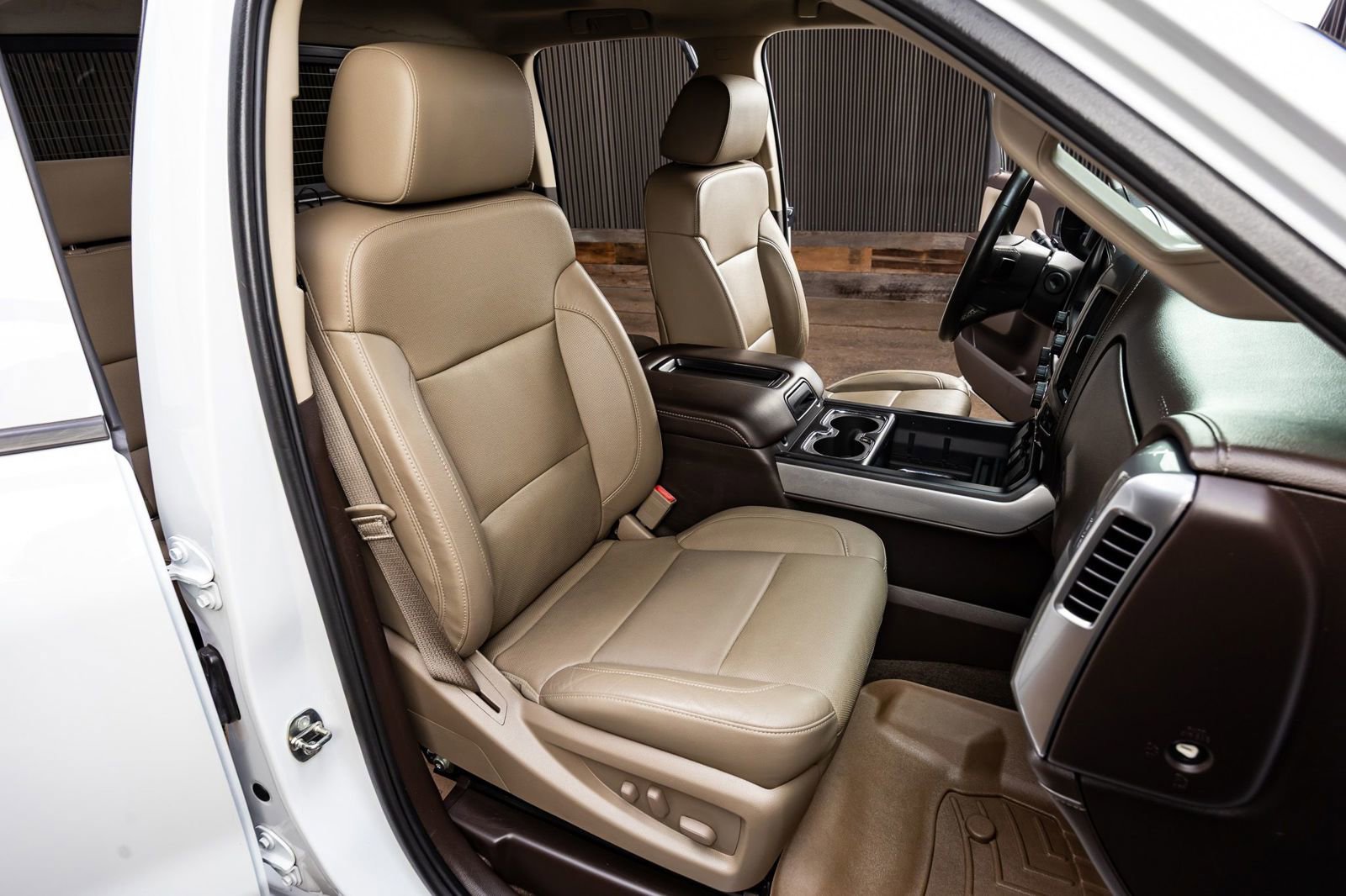 Used 2015 Chevrolet Silverado 2500 LTZ w/ LTZ Plus Package AWD/4WD image 26