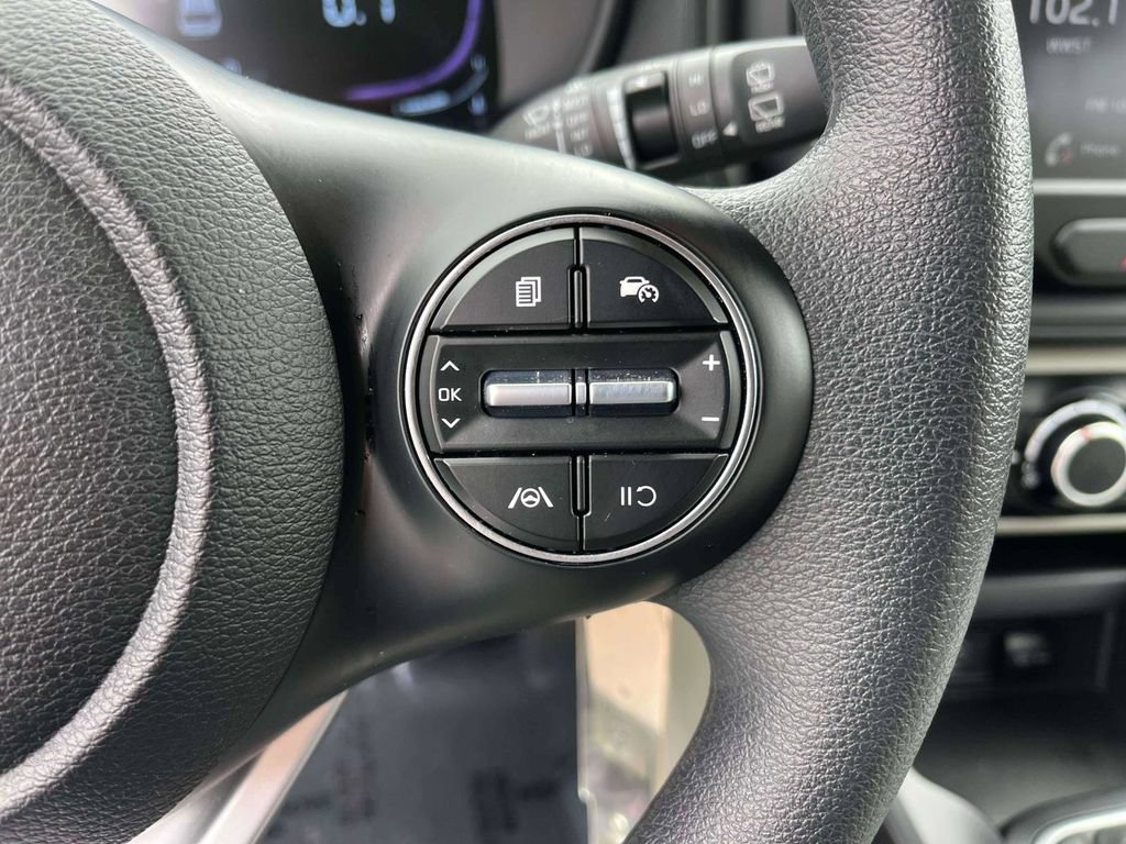 Used 2025 Kia Soul LX w/ LX Technology Package FWD image 18