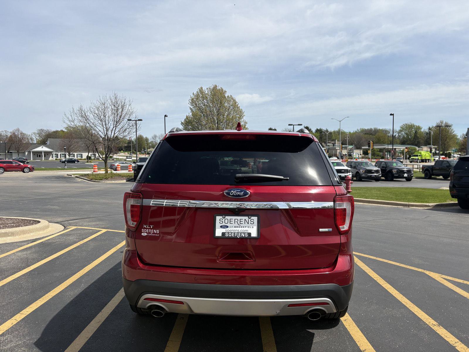 Used 2016 Ford Explorer XLT w/ Equipment Group 202A AWD/4WD image 5