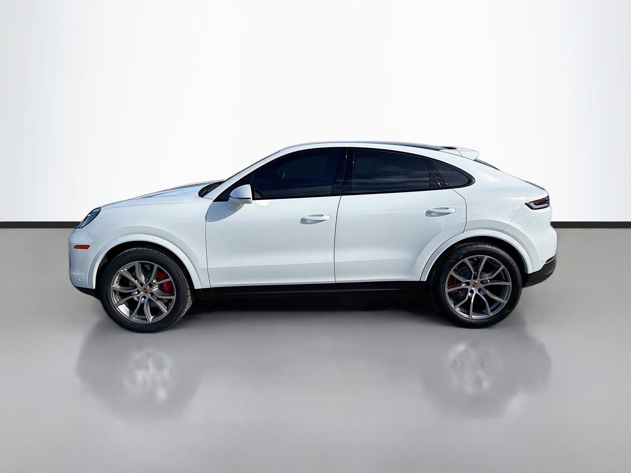 Used 2024 Porsche Cayenne S image 2