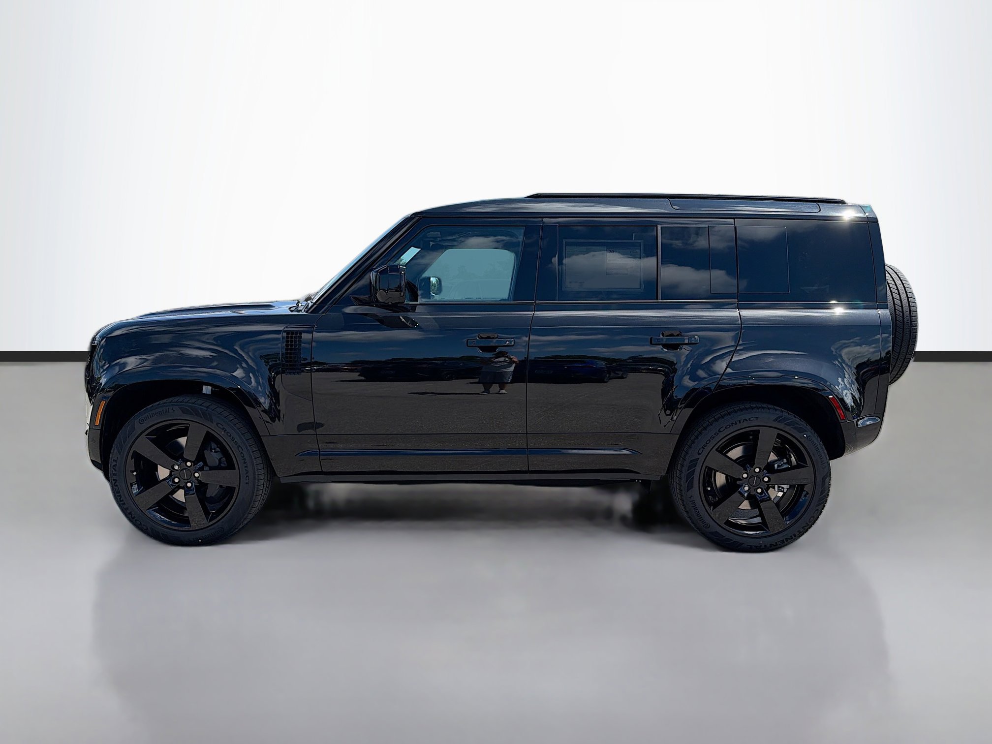 New 2026 Land Rover Defender 110 X-Dynamic SE AWD/4WD image 2