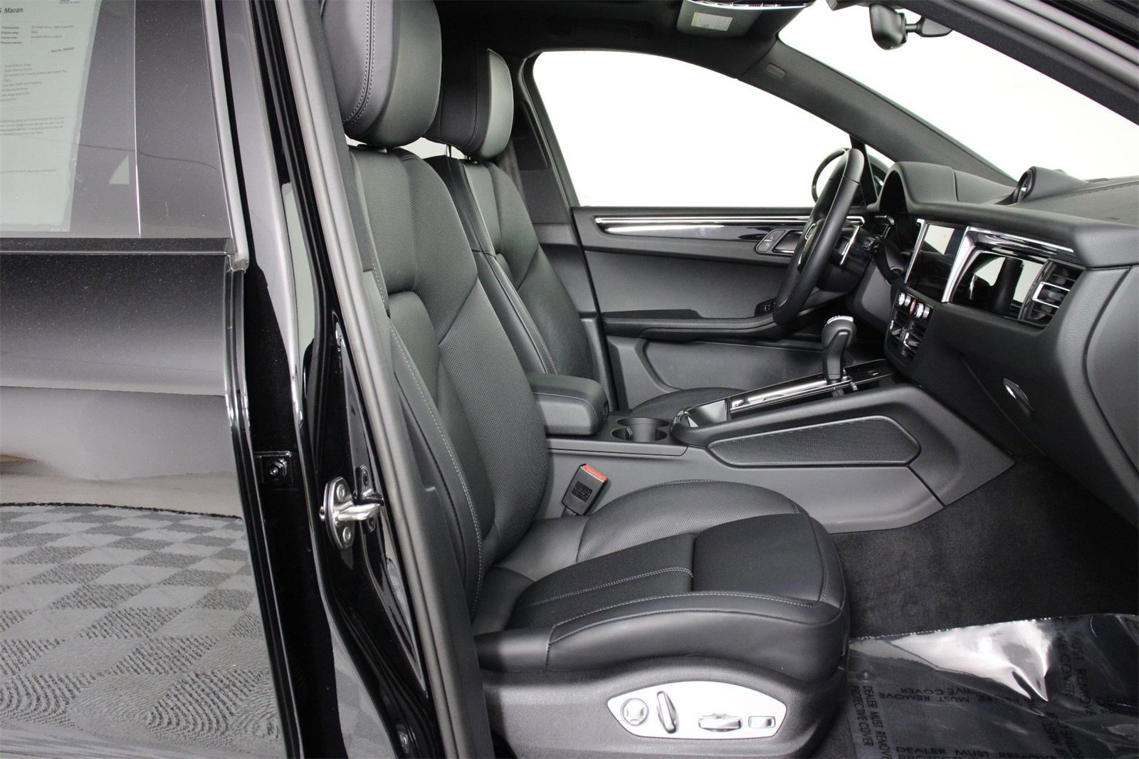 Used 2025 Porsche Macan image 31