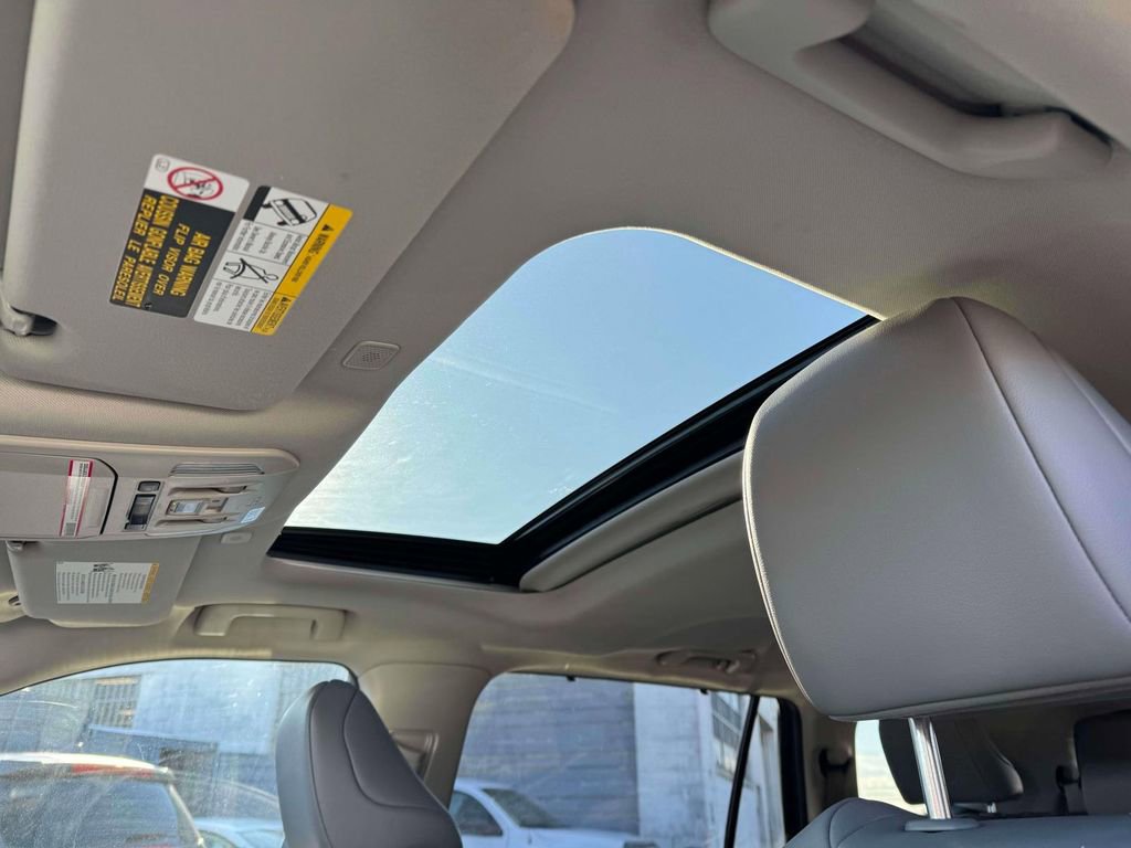 Used 2023 Toyota Highlander XLE image 19
