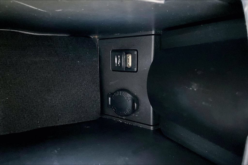 Used 2015 Toyota Prius Four FWD image 33