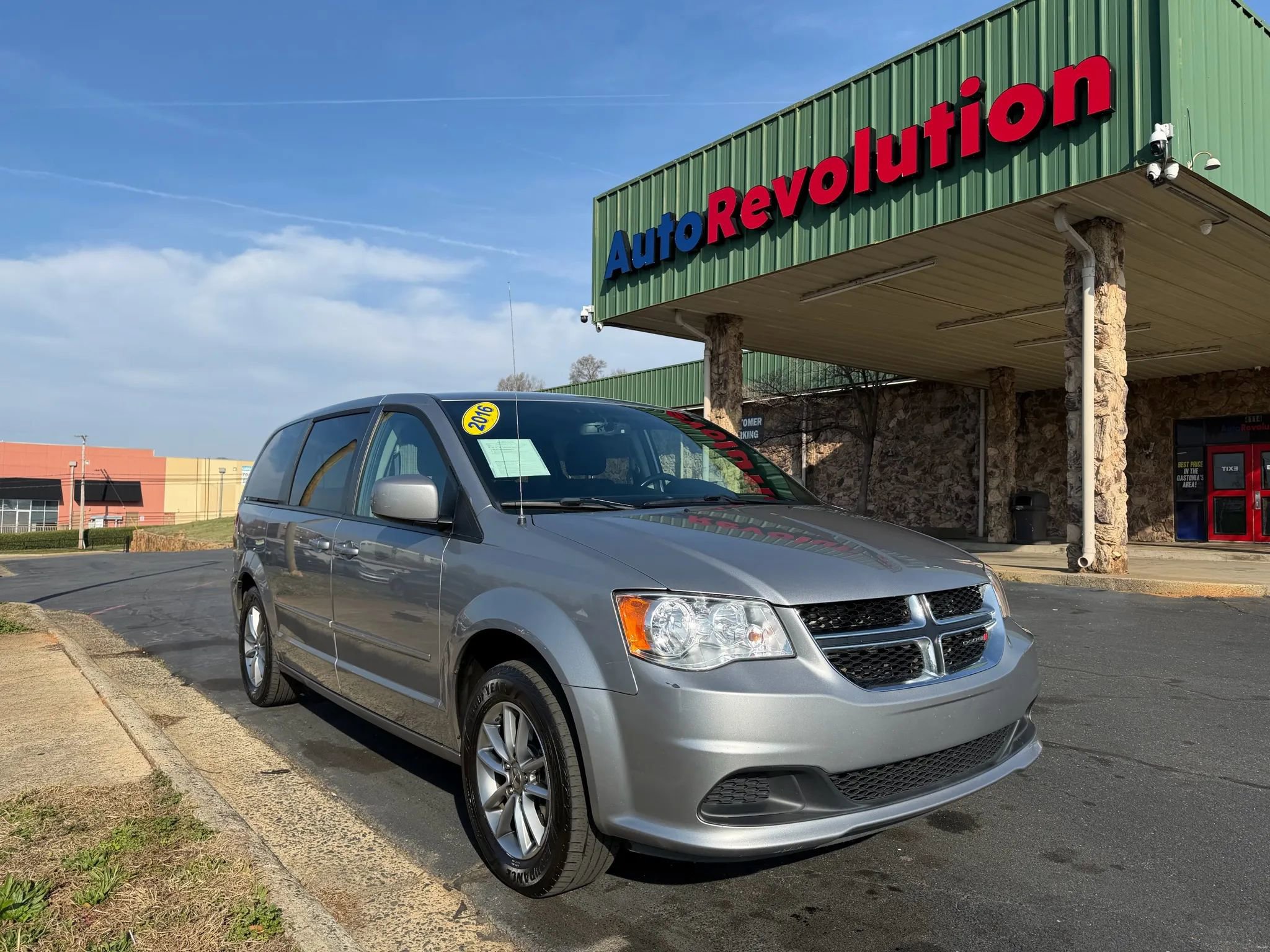 Used 2016 Dodge Grand Caravan SE image 1