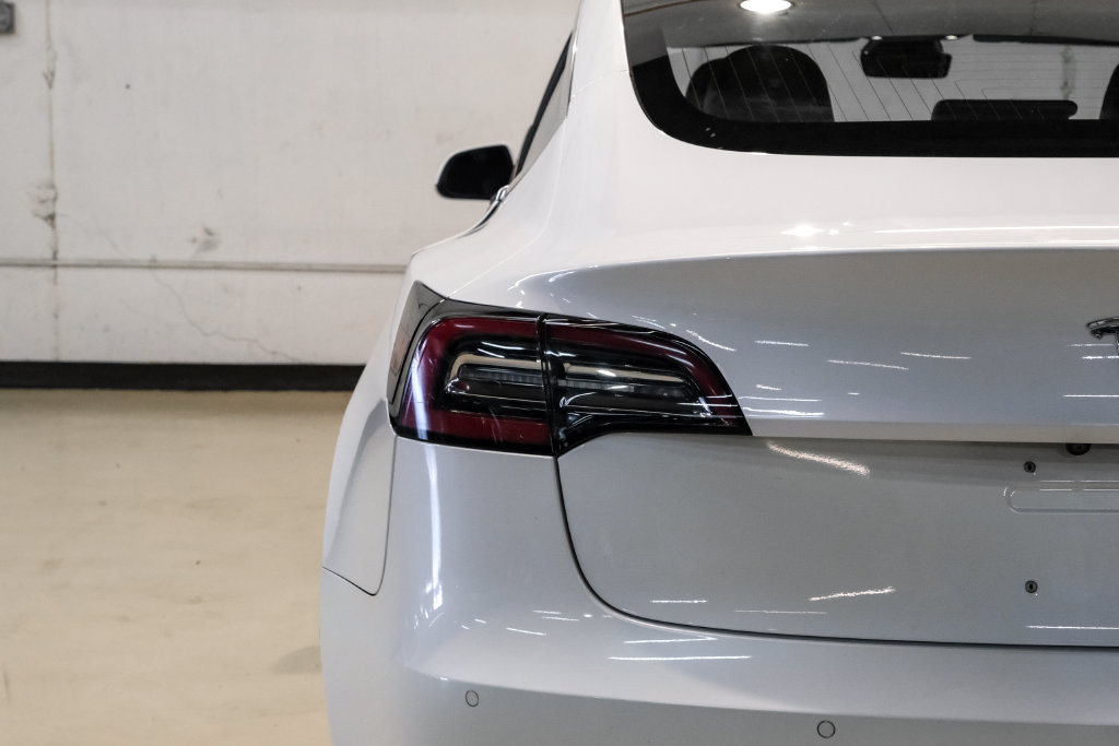 Used 2018 Tesla Model 3 Long Range RWD image 39