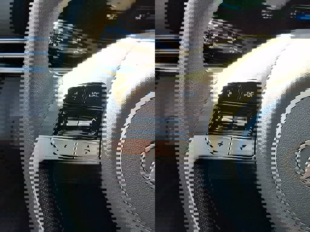 Used 2024 Hyundai Elantra SEL image 21