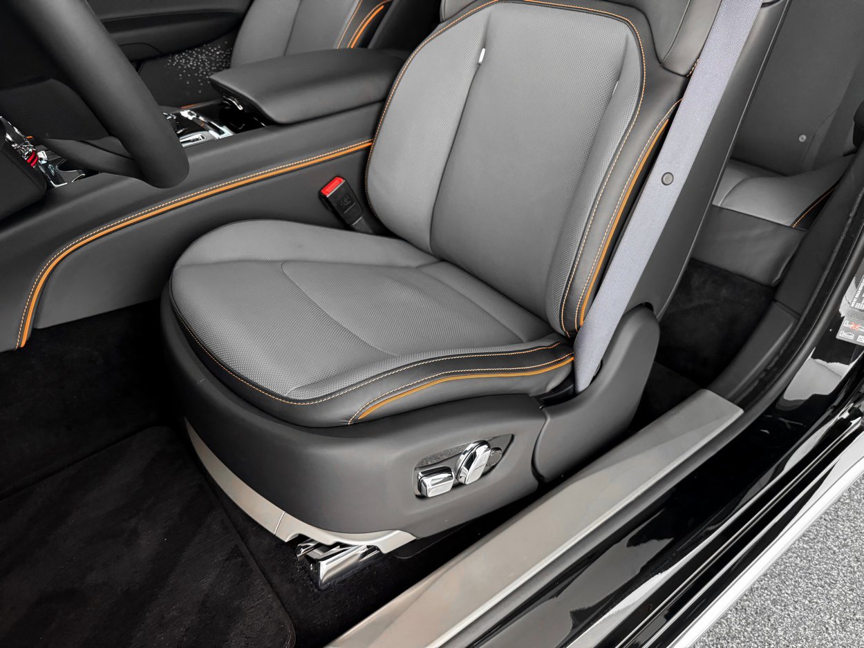 Used 2024 Rolls-Royce Spectre image 17