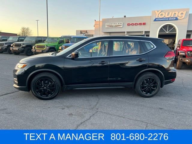 Used 2017 Nissan Rogue S FWD image 2