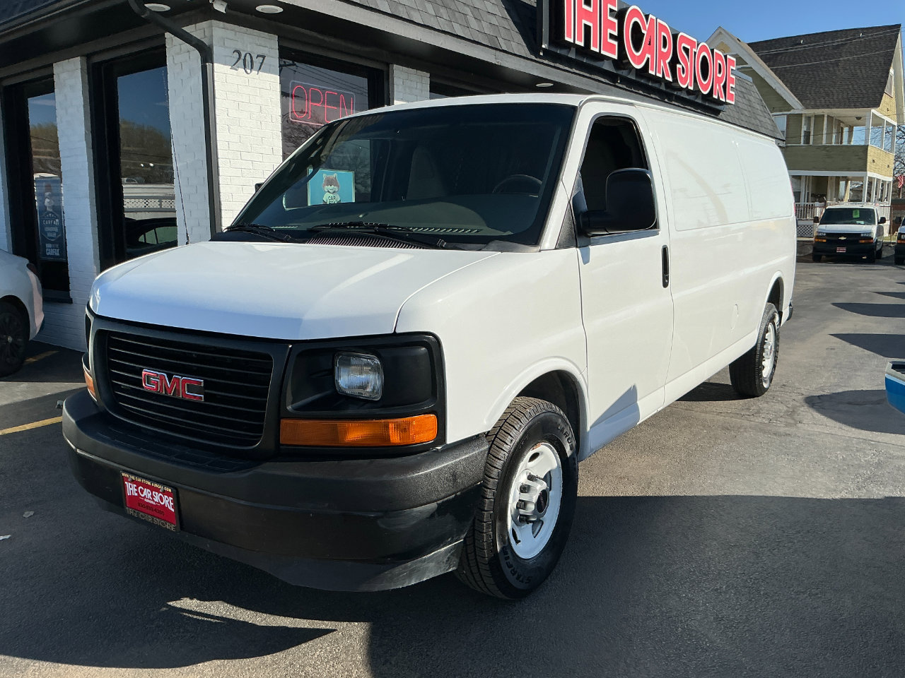 Used 2017 GMC Savana 2500 Extended image 2