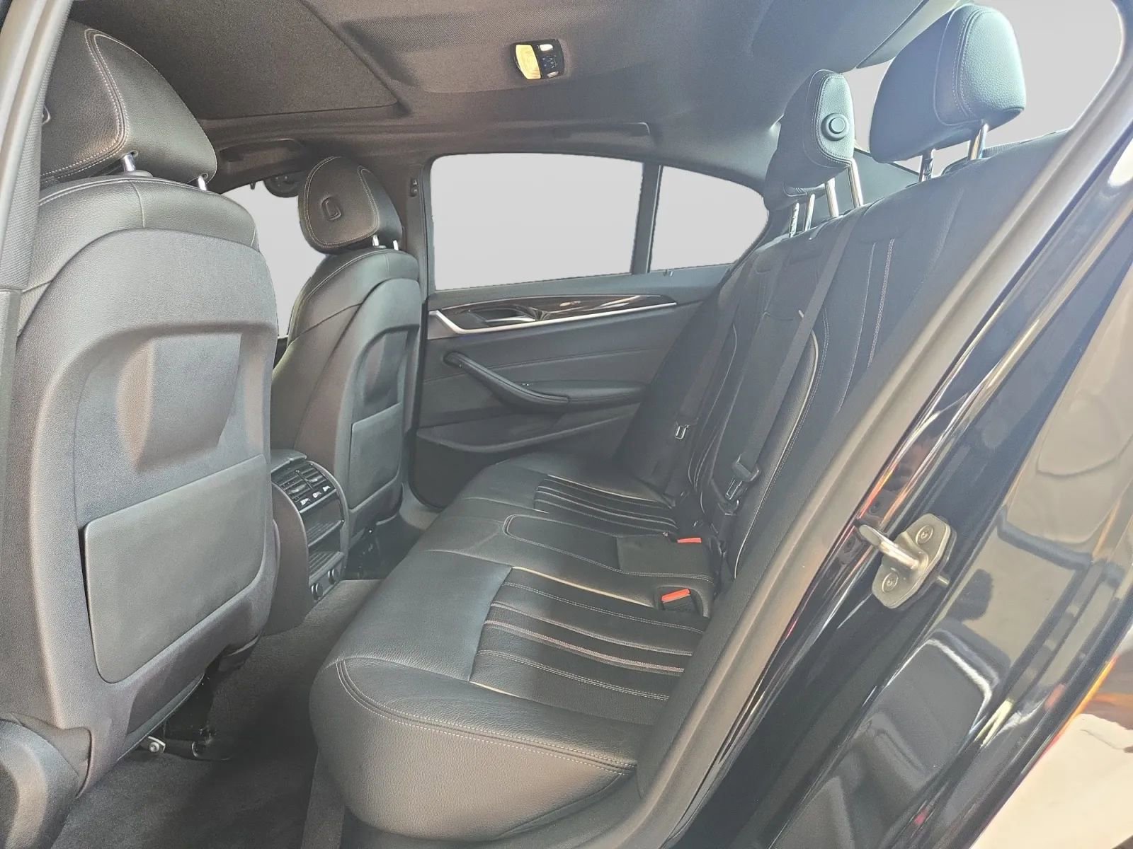 Used 2018 BMW 530i xDrive AWD/4WD image 27