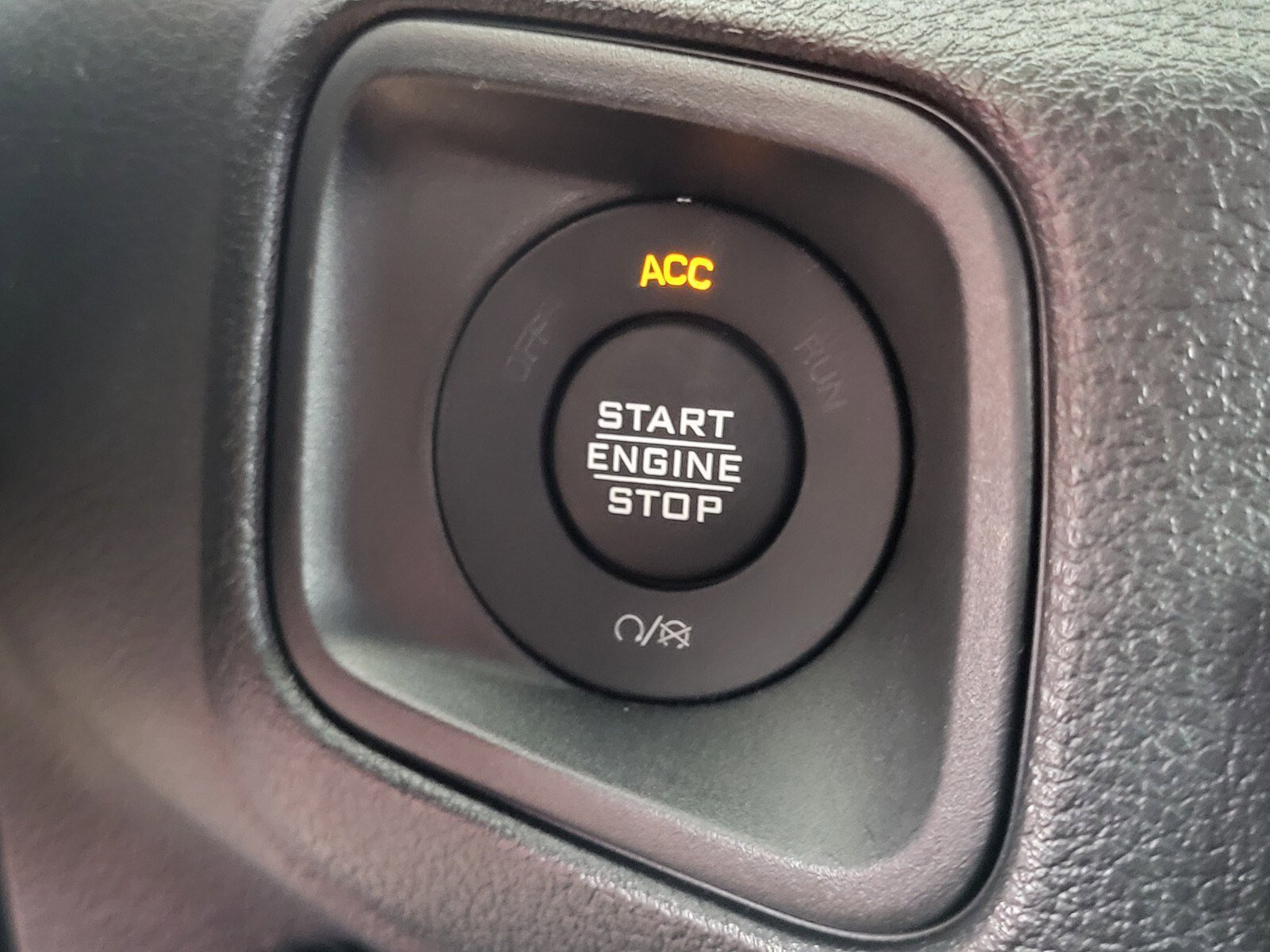 Used 2025 Jeep Wrangler Sport image 22