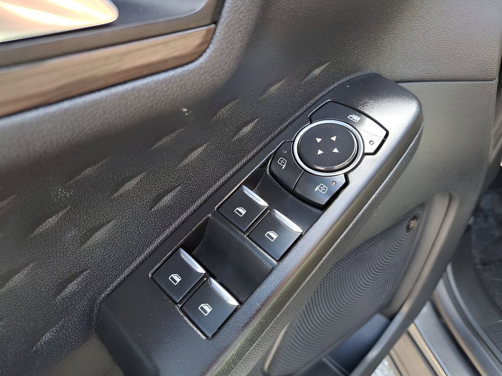 Used 2020 Ford Escape Titanium image 15