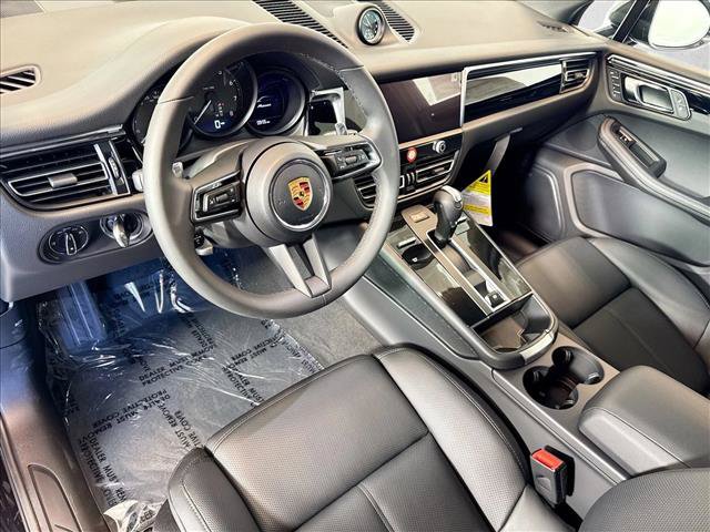 Used 2026 Porsche Macan AWD/4WD image 4
