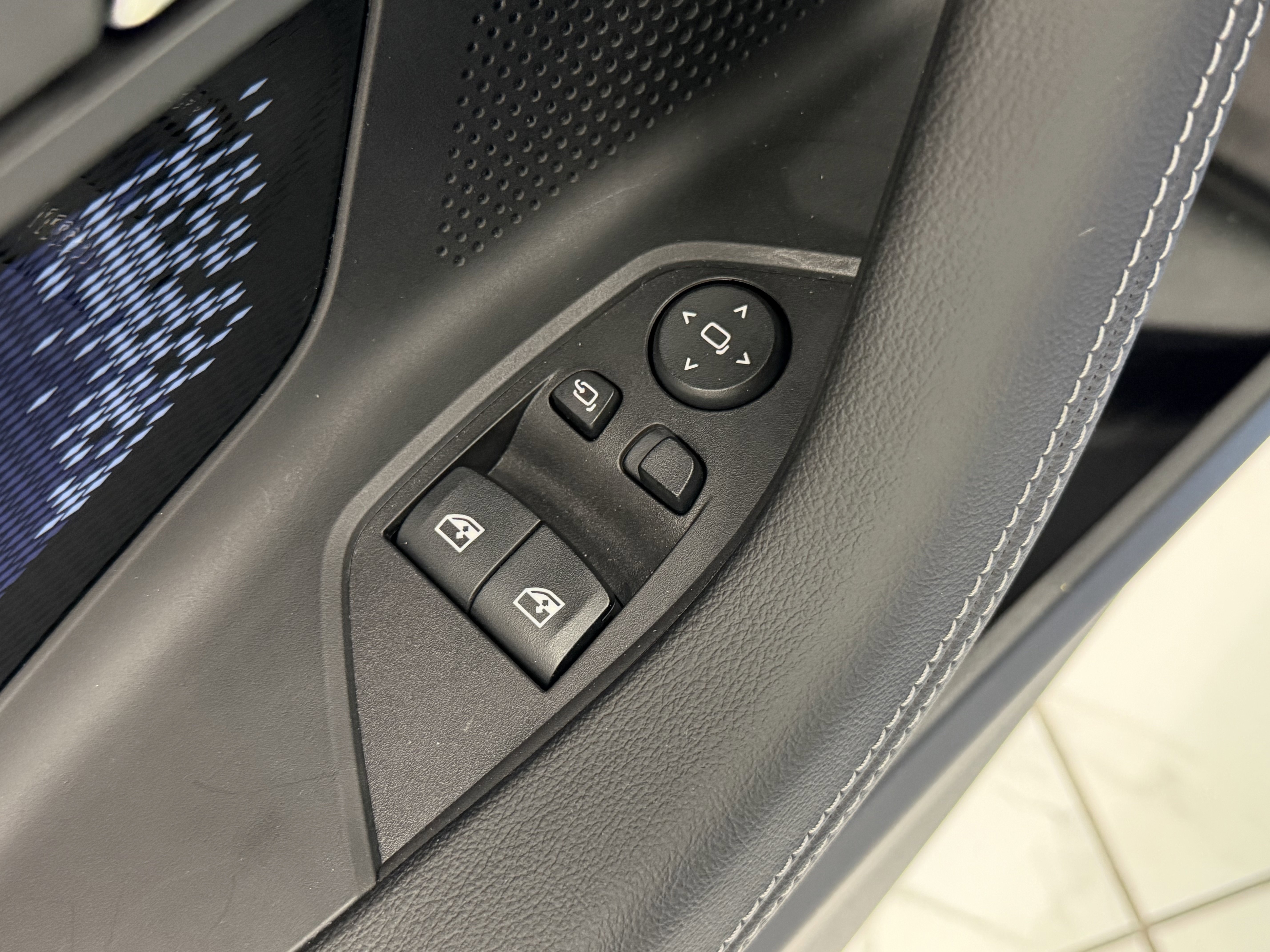 Used 2025 BMW M2 w/ Lighting Package image 25