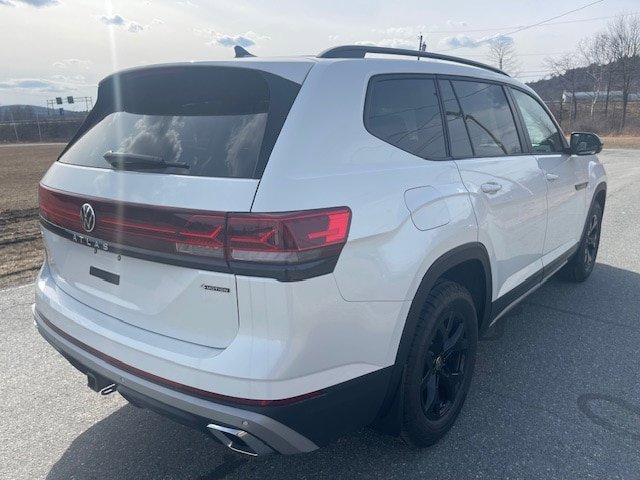 New 2026 Volkswagen Atlas Peak Edition image 3