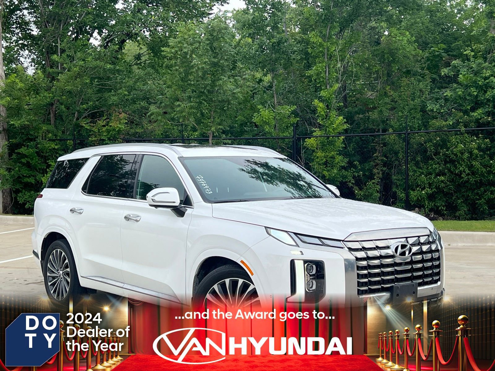 Used 2024 Hyundai Palisade Calligraphy FWD image 1
